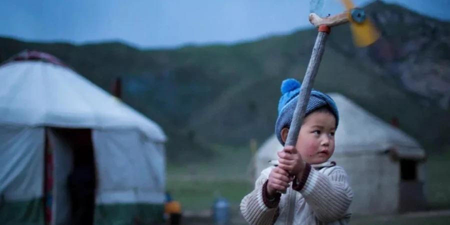 Многодетные матери получат до 2 млн сомов по программе "Бала Береке"