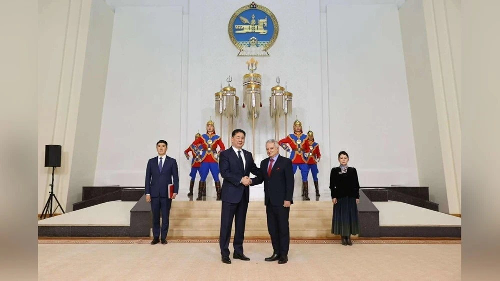 Посол Кубы вручил верительные грамоты президенту Монголии