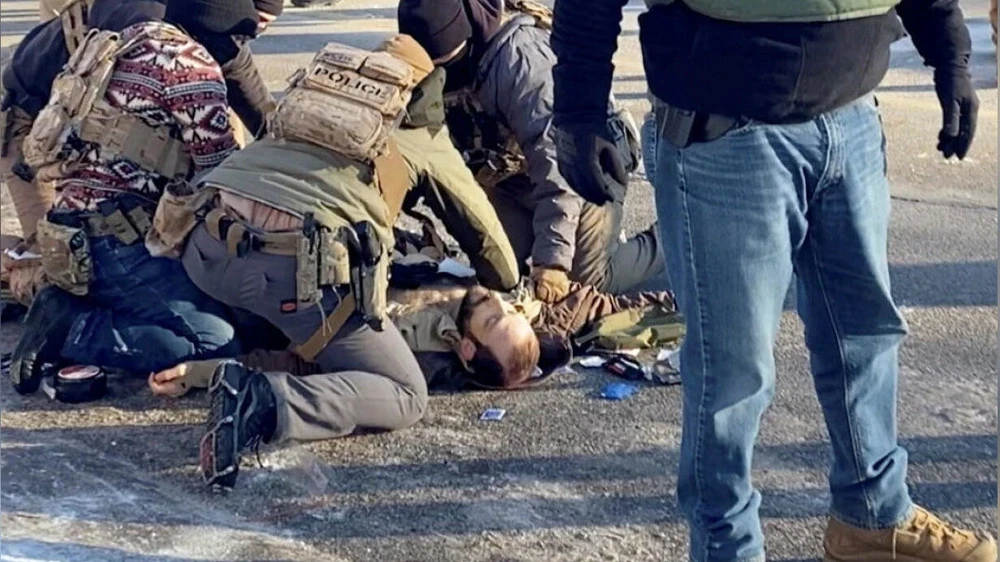 Двух агентов, застреливших в Миннеаполисе медбрата Алекса Претти, отстранили от работы