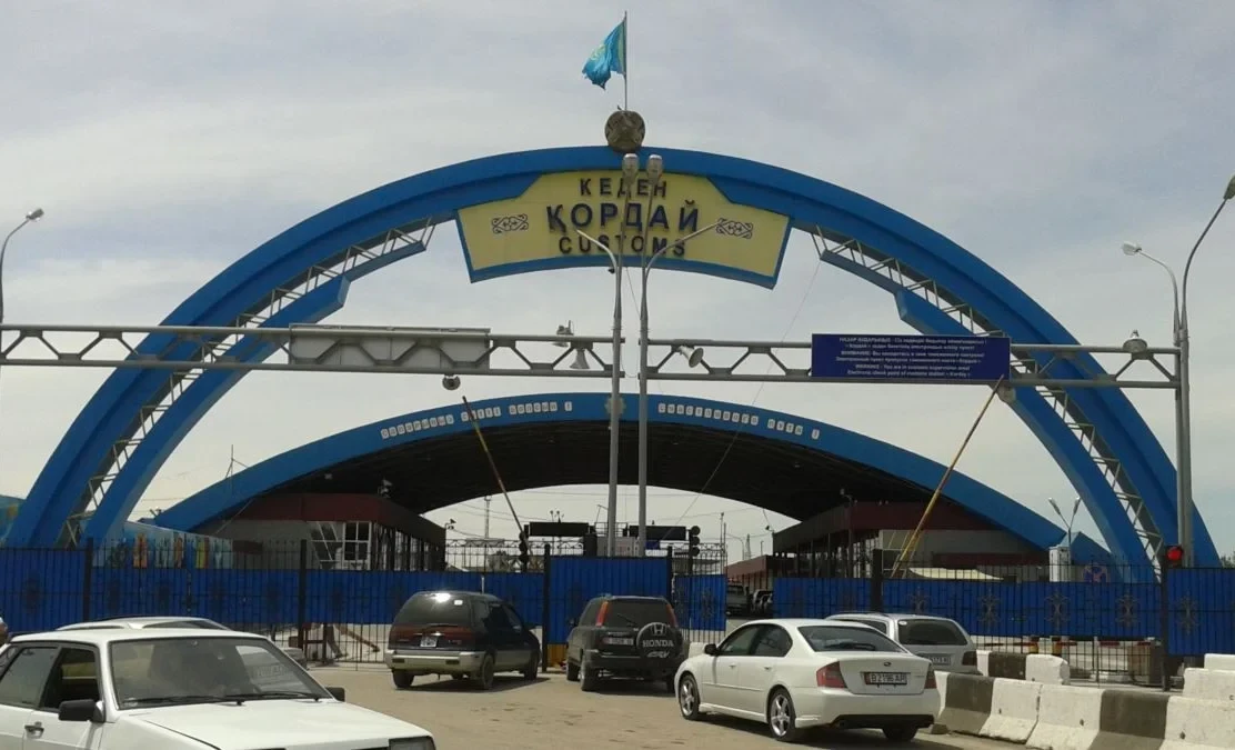 В Жогорку Кенеше подняли вопрос «визарана» с Казахстаном и разлученных семей