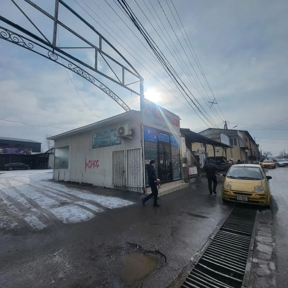 В Оше рейды: рестораны и торговые точки на улице Шакирова попали под снос