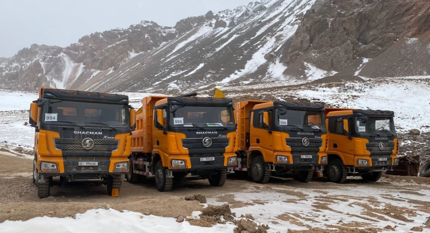 На месторождение Тоголок доставлена партия тяжелой горной техники