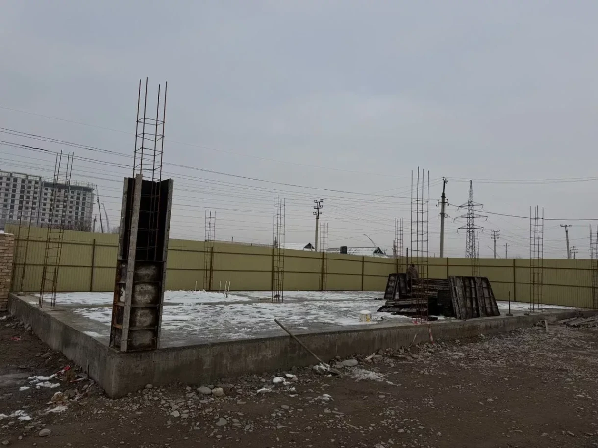 В Манасе приостановлена работа стройкомпании из-за проблем с разрешительными документами