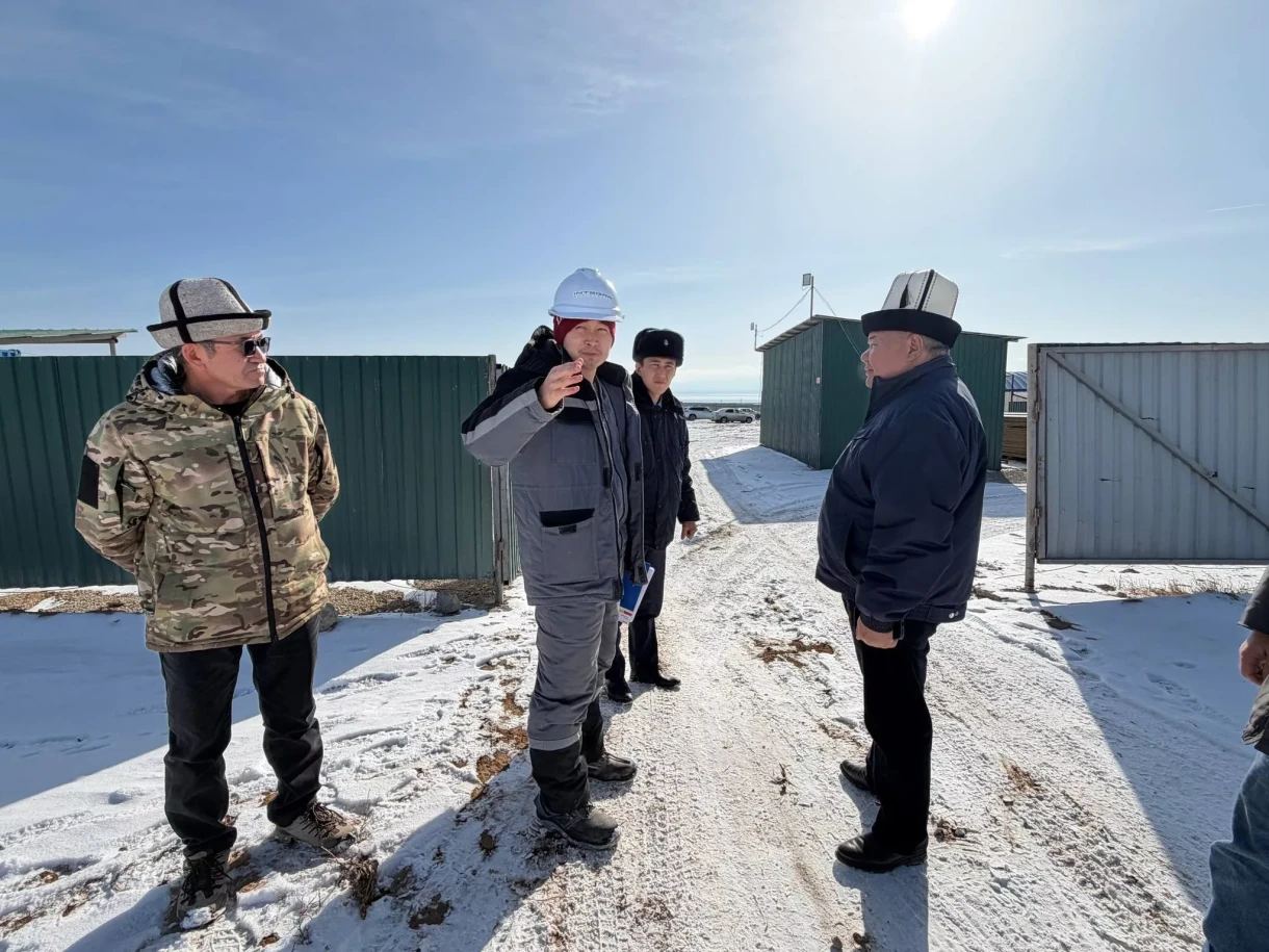 Министр энергетики Кыргызстана проверил строительные работы на солнечных электростанциях