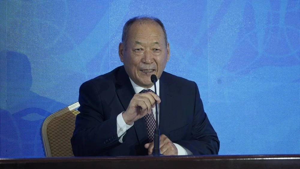 Владимир Путин наградил главу Ассамблеи народа Кыргызстана орденом Дружбы