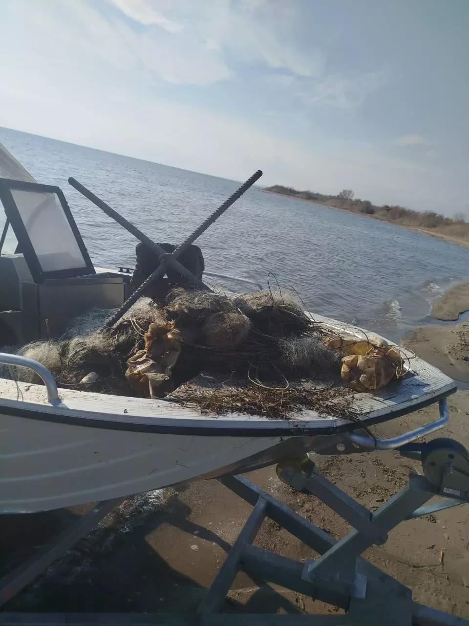 С начала 2026 года на Иссык-Куле изъято 3100 метров незаконно установленных сетей