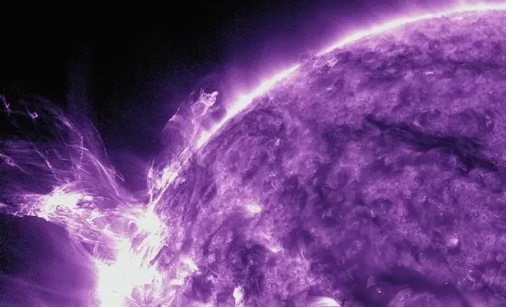 На Солнце 3 февраля произошли 16 мощных вспышек