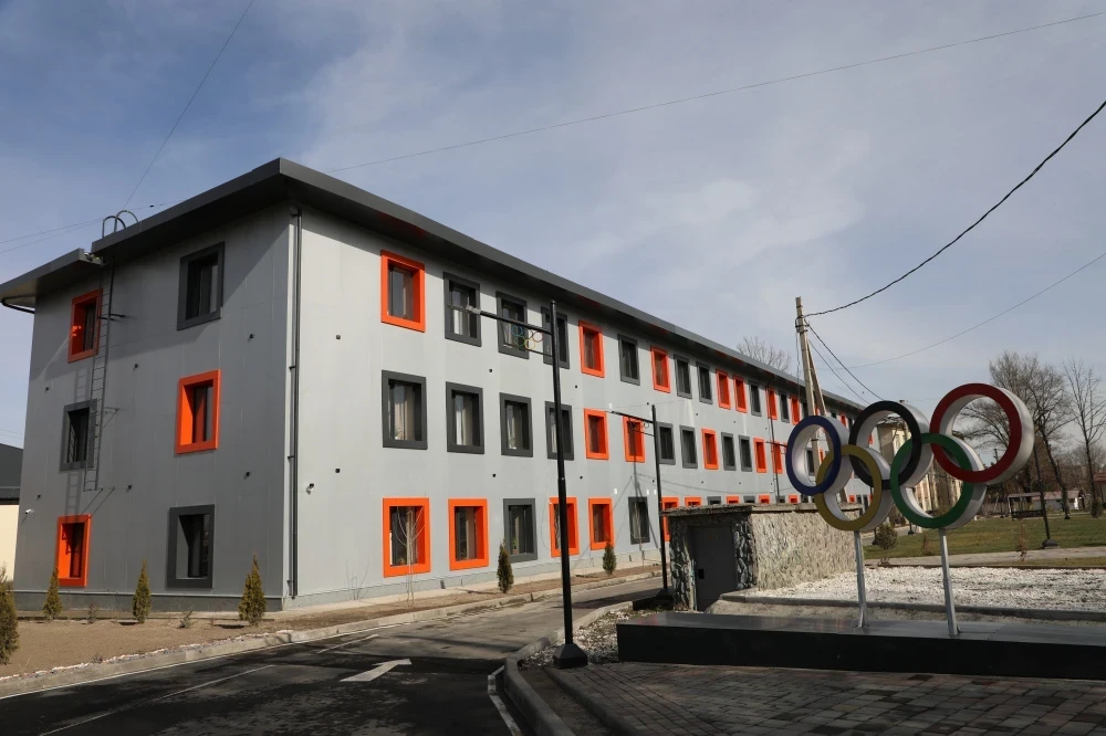 Камчыбек Ташиев пришел на открытие нового спорткомплекса в Бишкеке