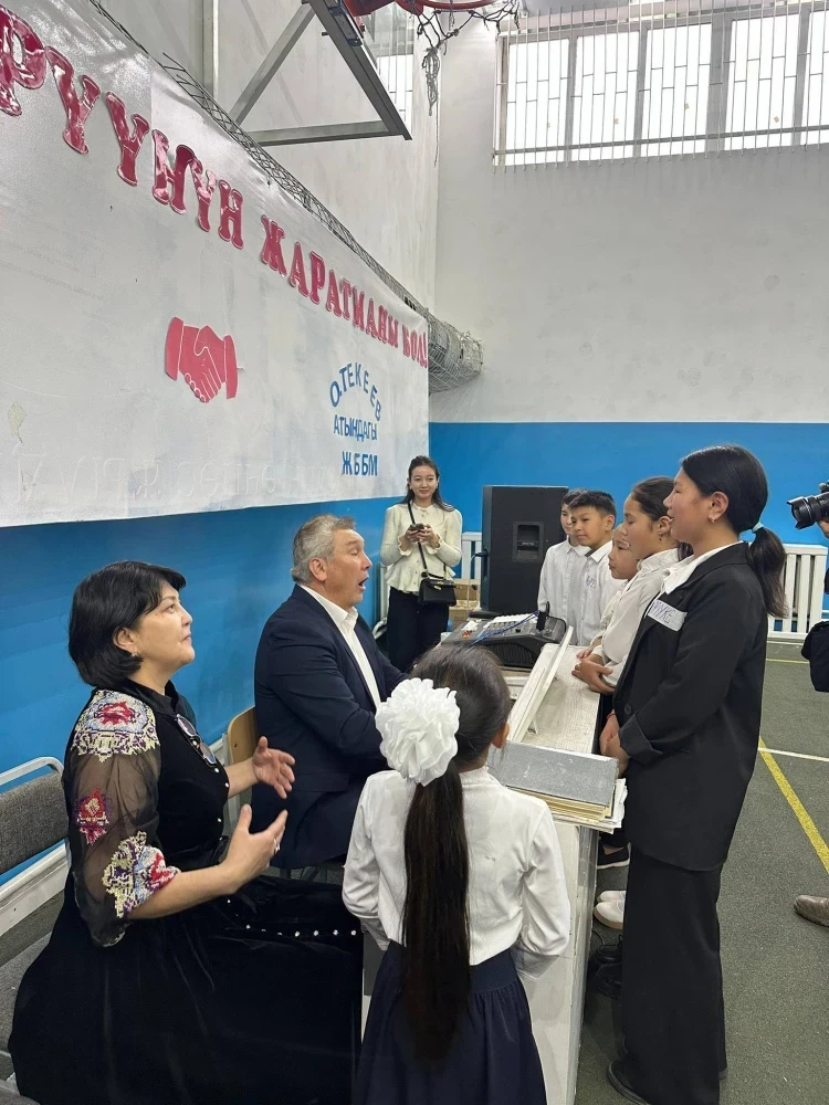 Солисты театра оперы и балета дали концерт в сельской школе