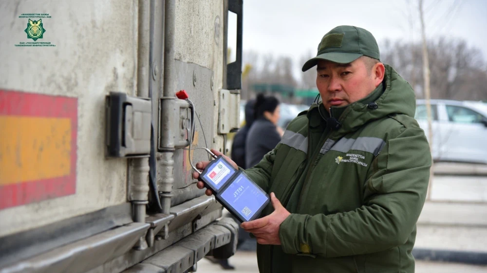 В КР начали применять навигационные пломбы для отслеживания грузоперевозок в ЕАЭС. Фото