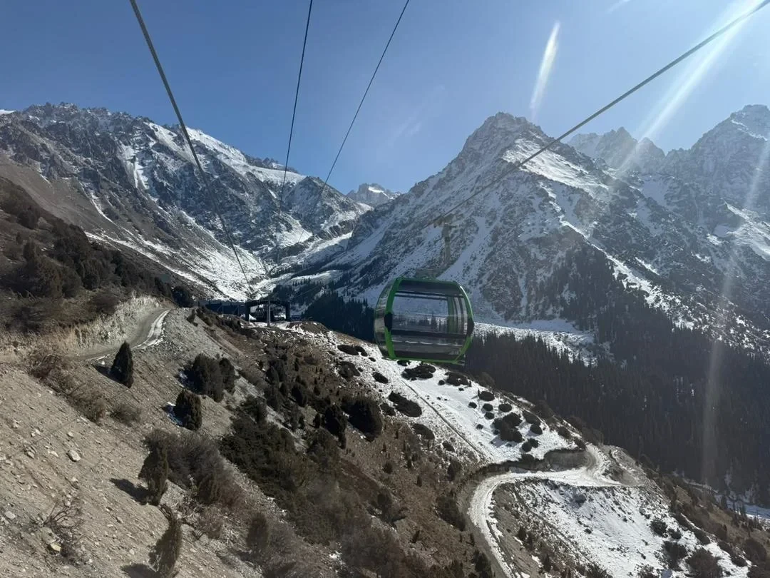 В парке «Ала-Арча» состоялось открытие канатной дороги с участием президента