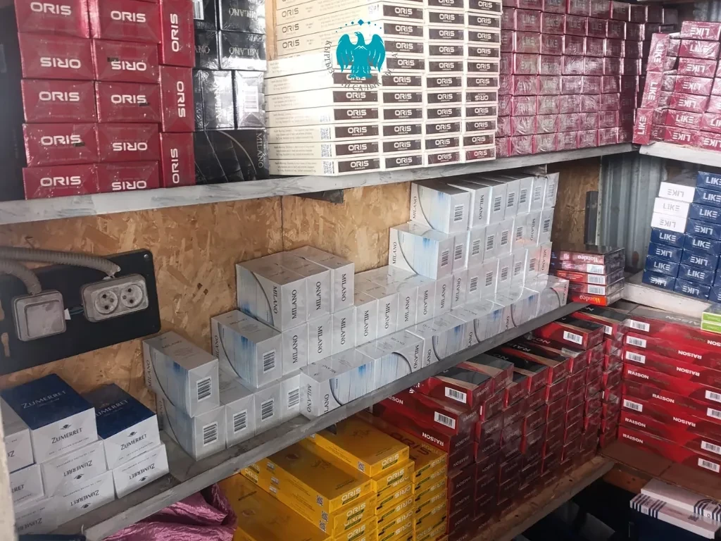 На рынке города Манас изъято почти 10 тысяч пачек табачной продукции без акцизных марок