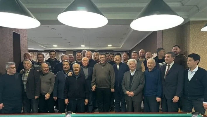 В соцсетях обсуждают фото с Ташиевым, Токторбаевым и аксакалами