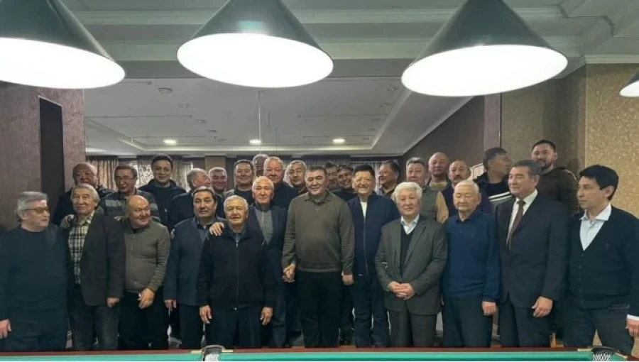 Опубликовано фото со встречи аксакалов с Камчыбеком Ташиевым и мэром Оша