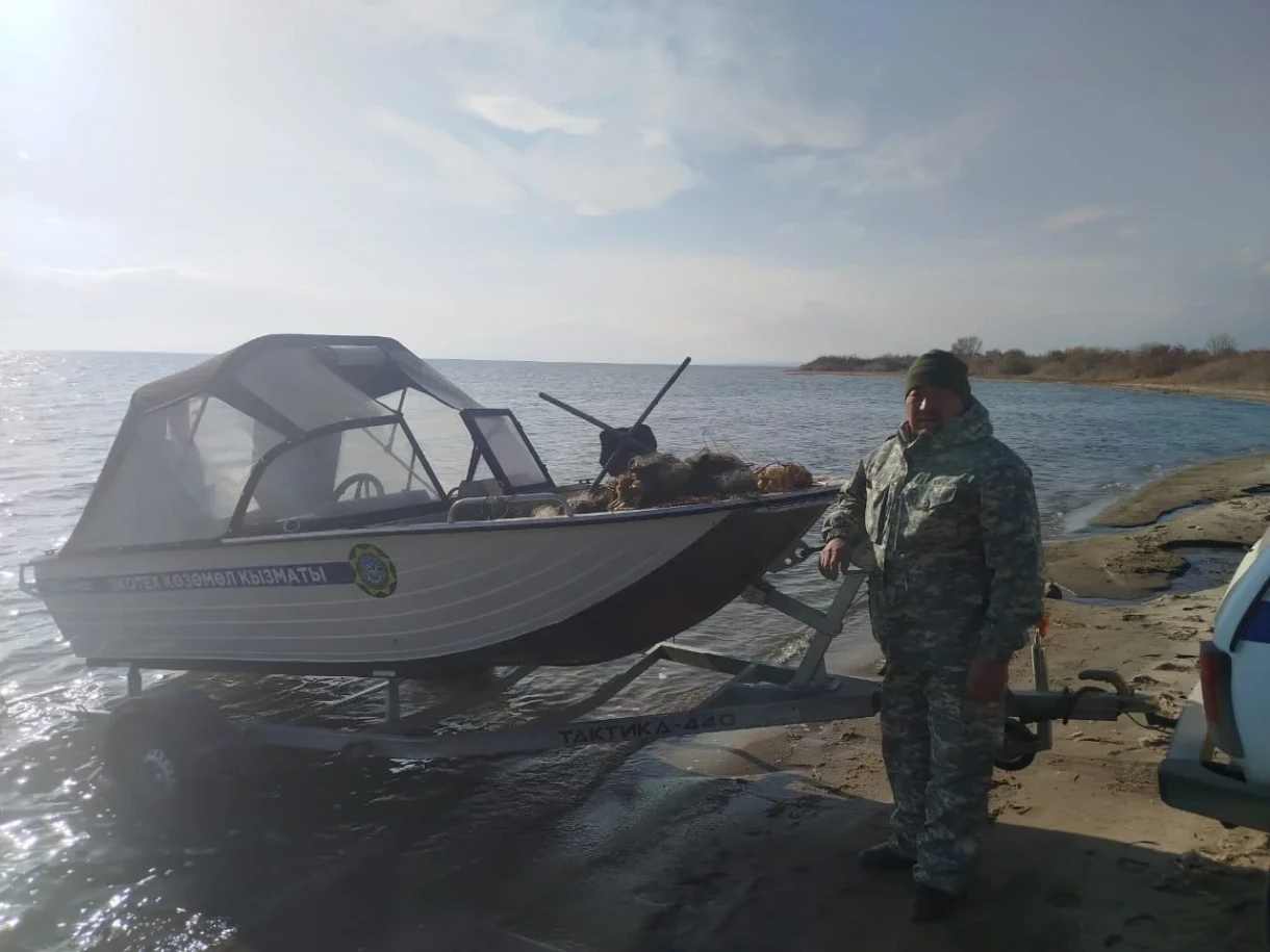 Из акватории Иссык-Куля изъято еще 500 метров синтетических сетей