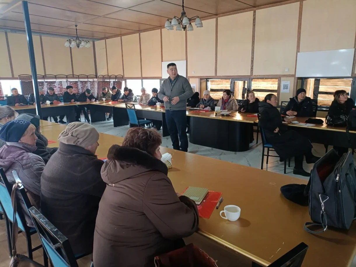 В Иссык-Кульской области учат эффективно управлять сельским водоснабжением