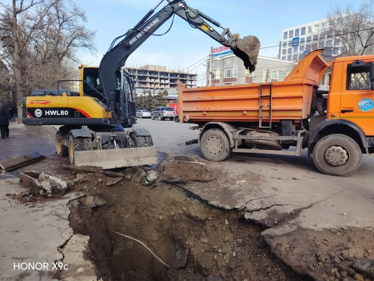 Из-за аварии в Бишкеке отключили питьевую воду на ряде улиц