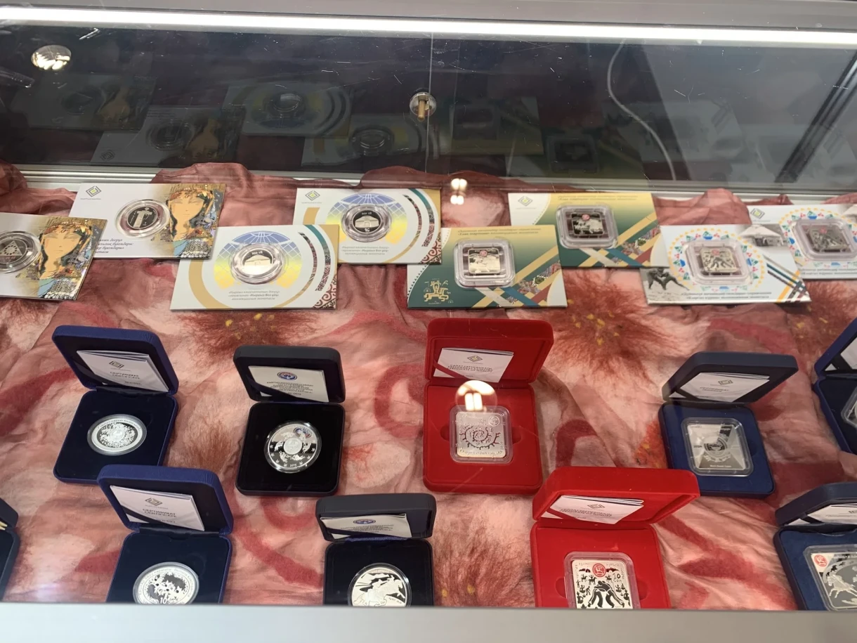 Национальная валюта Кыргызстана вызвала интерес на выставке World Money Fair