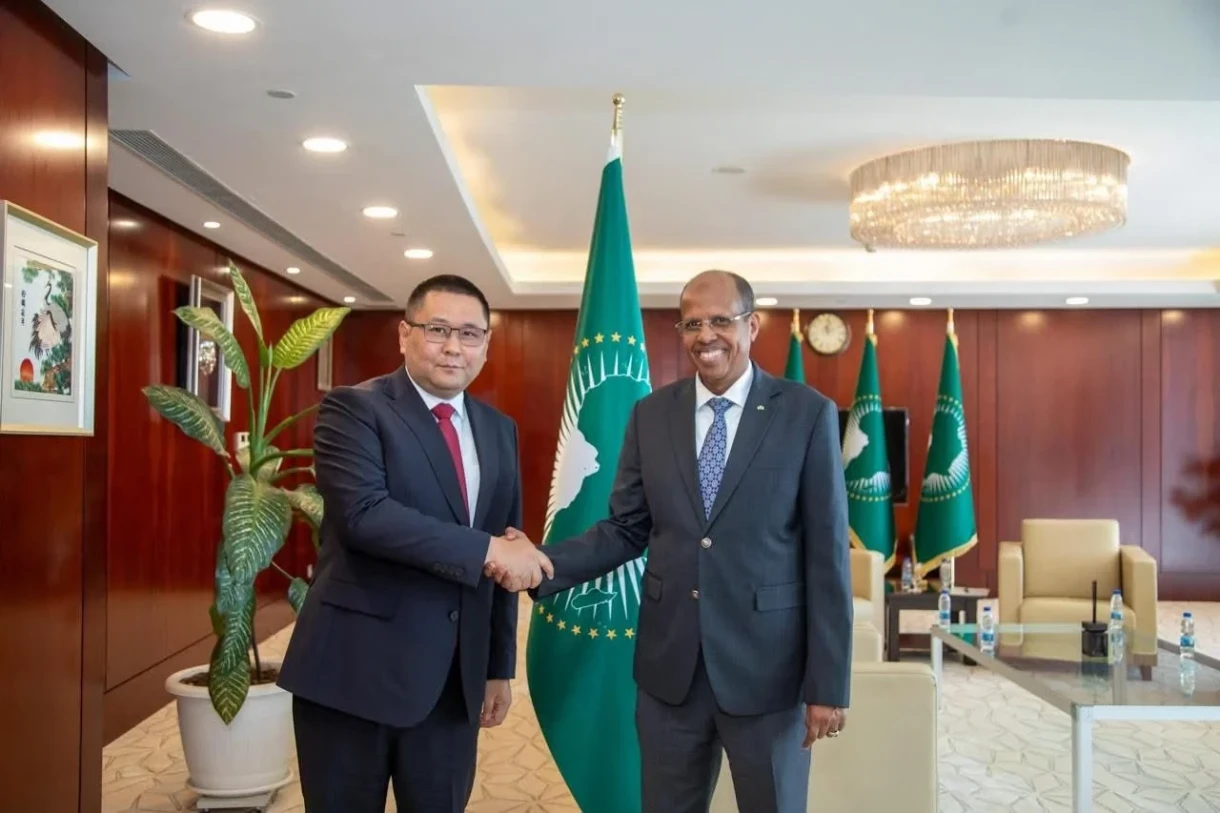 Посол КР в Эфиопии вручил верительные грамоты председателю Комиссии Африканского союза