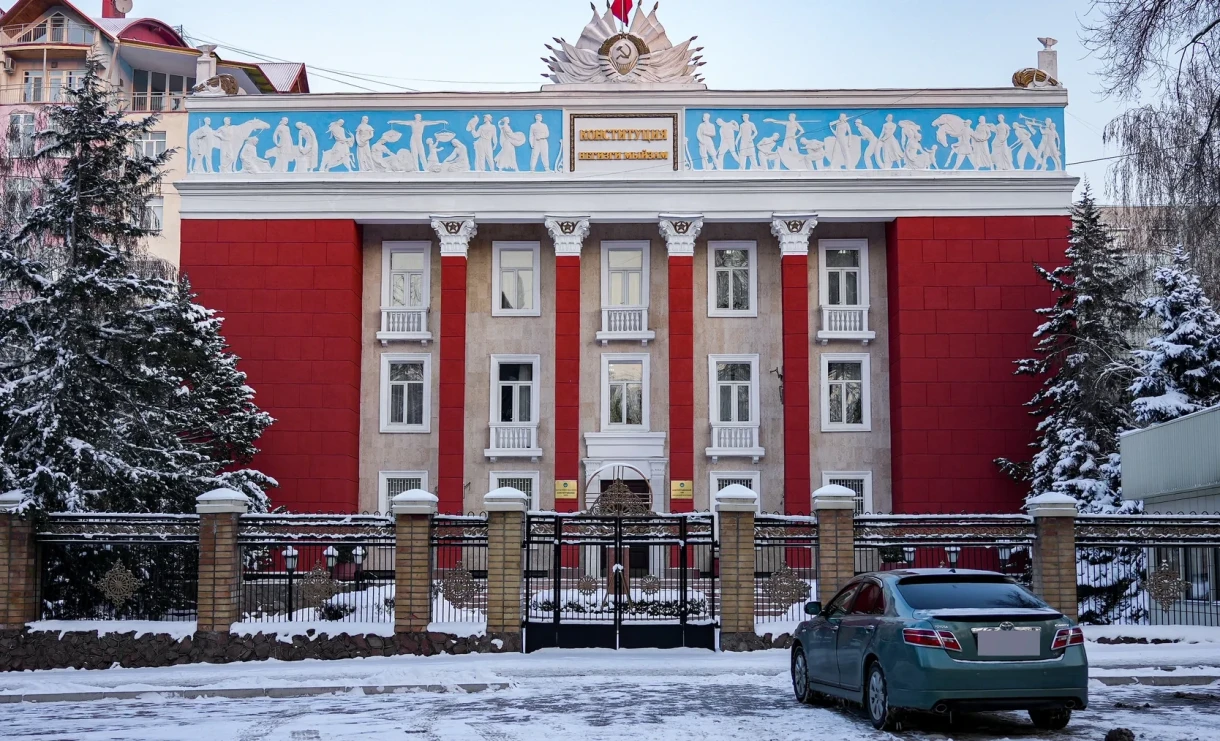 В КС поступило представление президента КР о даче официального толкования Конституции