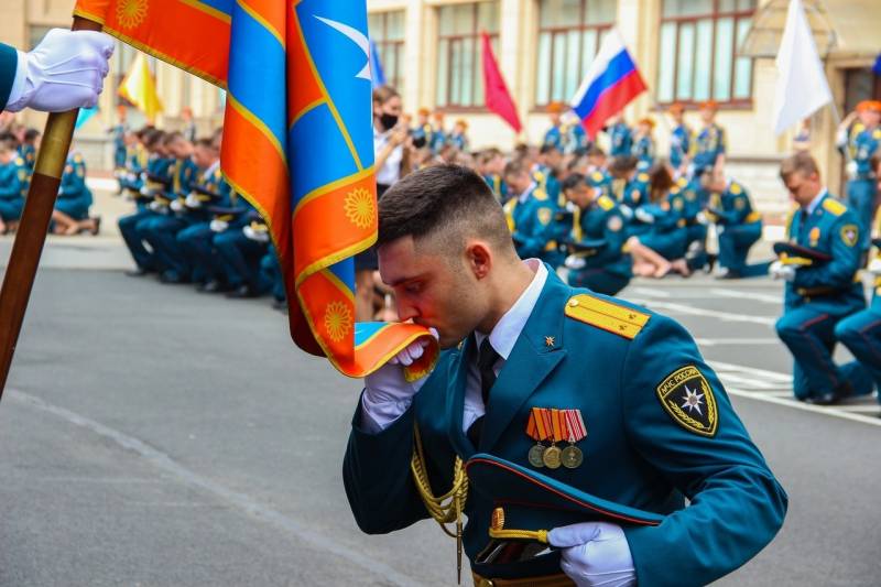 Открытки и поздравления в День офицера 21 августа стоит отправить всем профессионалам