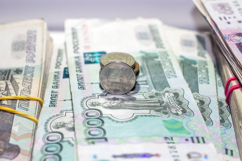 Петербургские власти объявили об увеличении МРОТ на 15% — что это значит для работников?