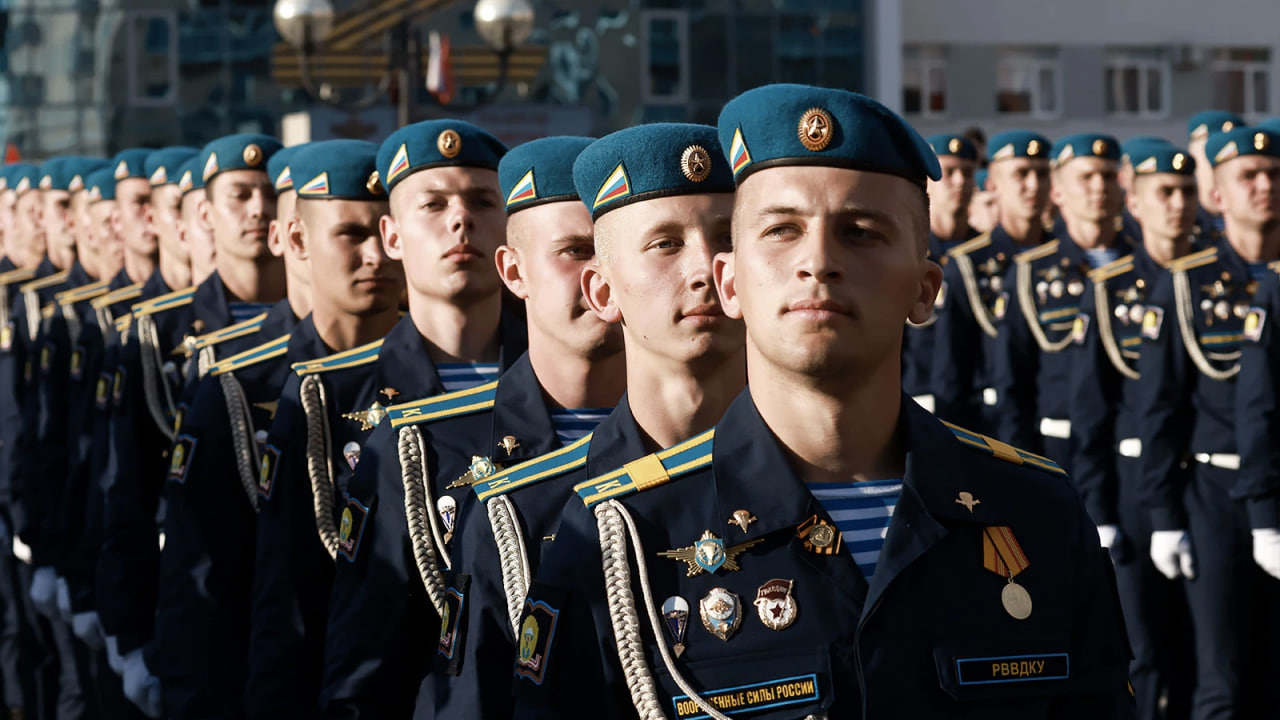 Новые открытки и поздравления для героев с Днем ВДВ 2 августа 2024 года
