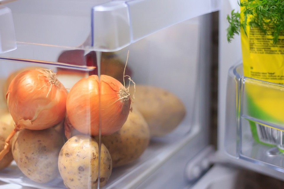 Какие продукты нельзя хранить в холодильнике, чтобы не отравиться
