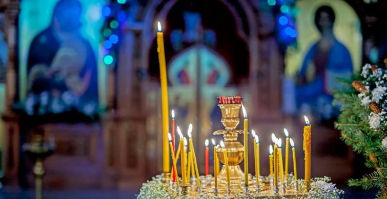 Загадывать желания на Крещение в ночь с 18 на 19 января необходимо в момент, когда небо открыто